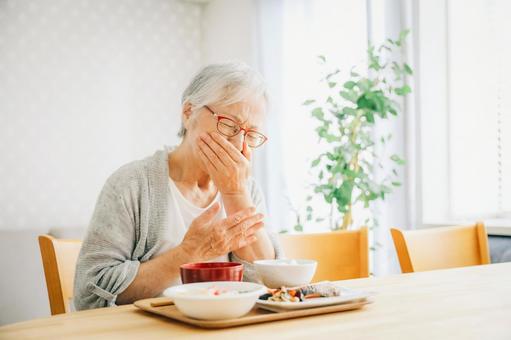 摂津市（千里丘）の歯医者、ひろ歯科の高齢者歯科